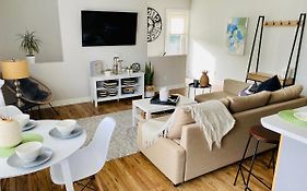 Cozy Suite Close To Nature And The City
